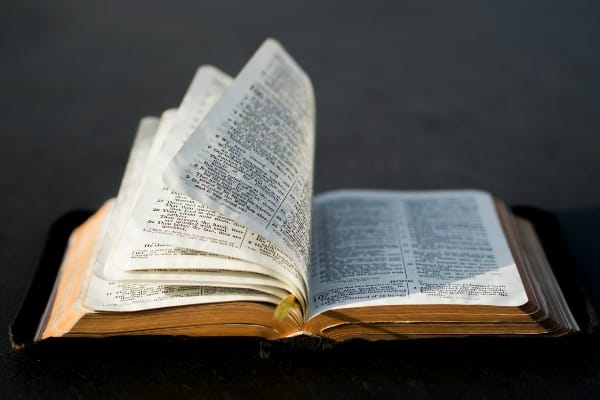 Bagaimana menjelaskan ayat Al-Quran yang menyatakan bahwa Alkitab telah diubah?